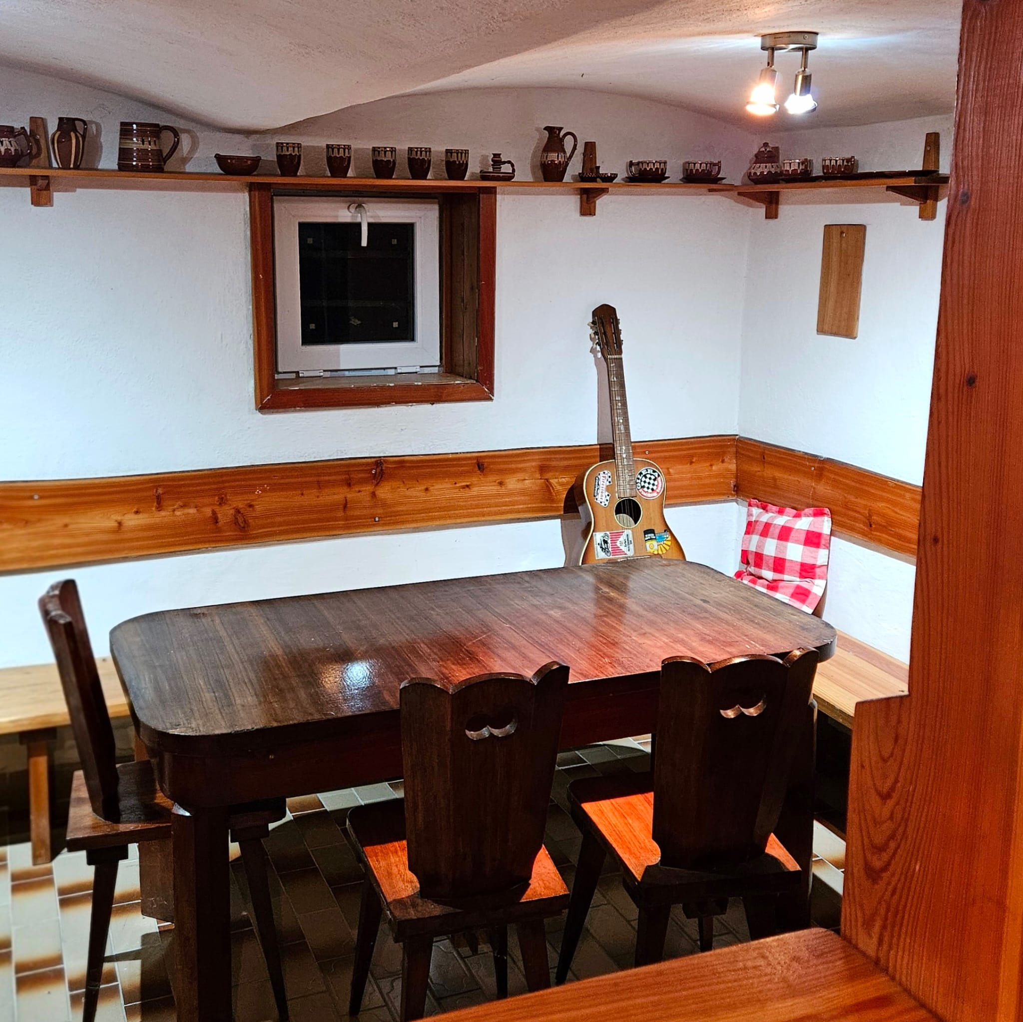 Noční zpěv ve vinárně děti nebudí